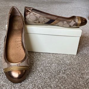 COACH flats never worn. Beautiful Khaki/Bronze. Box included.
